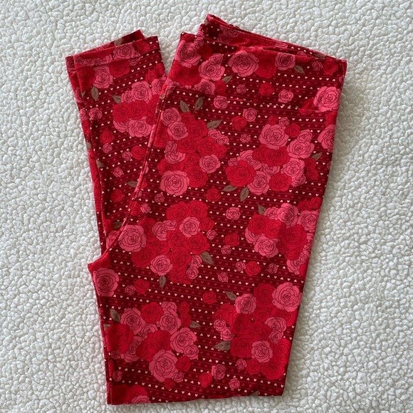 LULAROE Women’s Red Rose and Heart Pattern Leggings EUC SIZE TC2 18+ - Picture 1 of 5